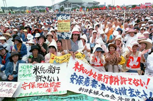 日本冲绳民众抗议美军基地搬迁工程，将扩大斗争